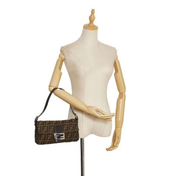 Authentic Fendi Zucca Canvas Baguette Brown - Picture 4 of 15